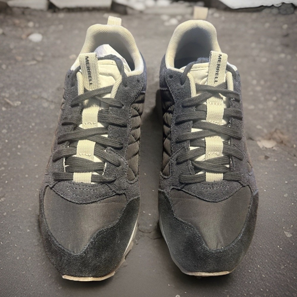 Merrell Women's Alpine Raven Black suede sneaker J004804‎ running Sz  8 EUC